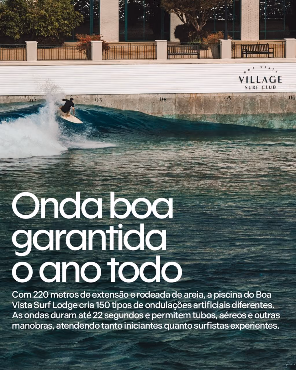 Onda boa garantida o ano todo
Com 220 metros de extensão e rodeada de areia, a piscina do Boa Vista Surf Lodge cria 150 tipos de ondulações artificiais diferentes. As ondas duram até 22 segundos e permitem tubos, aéreos e outras manobras, atendendo tanto iniciantes quanto surfistas experientes.