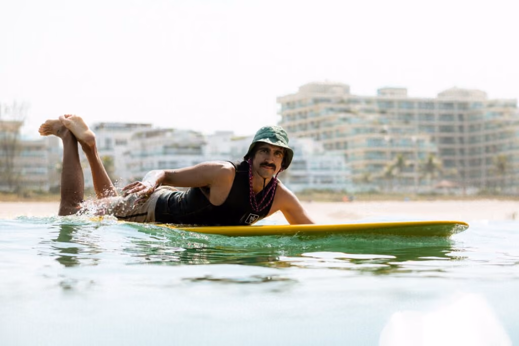 Gui Varella com o bucket hat da nossa Micro Aventura em parceria com a Allcatrazes l Créditos: Gabriel Klein