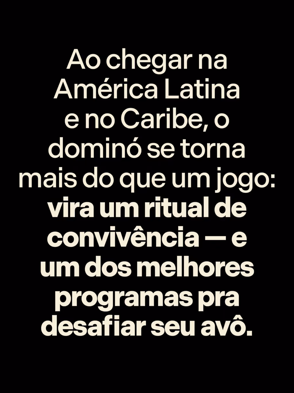 Ao chegar na América Latina e no Caribe, o dominó se torna mais do que um jogo: vira um ritual de convivência — e um dos melhores programas pra desafiar seu avô.