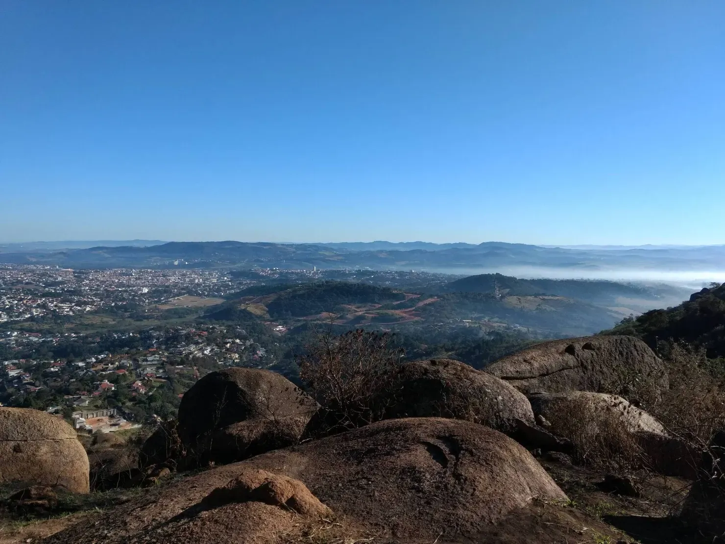 Atibaia: trilhas, muito verde, esportes e lazer a 60 km de São Paulo